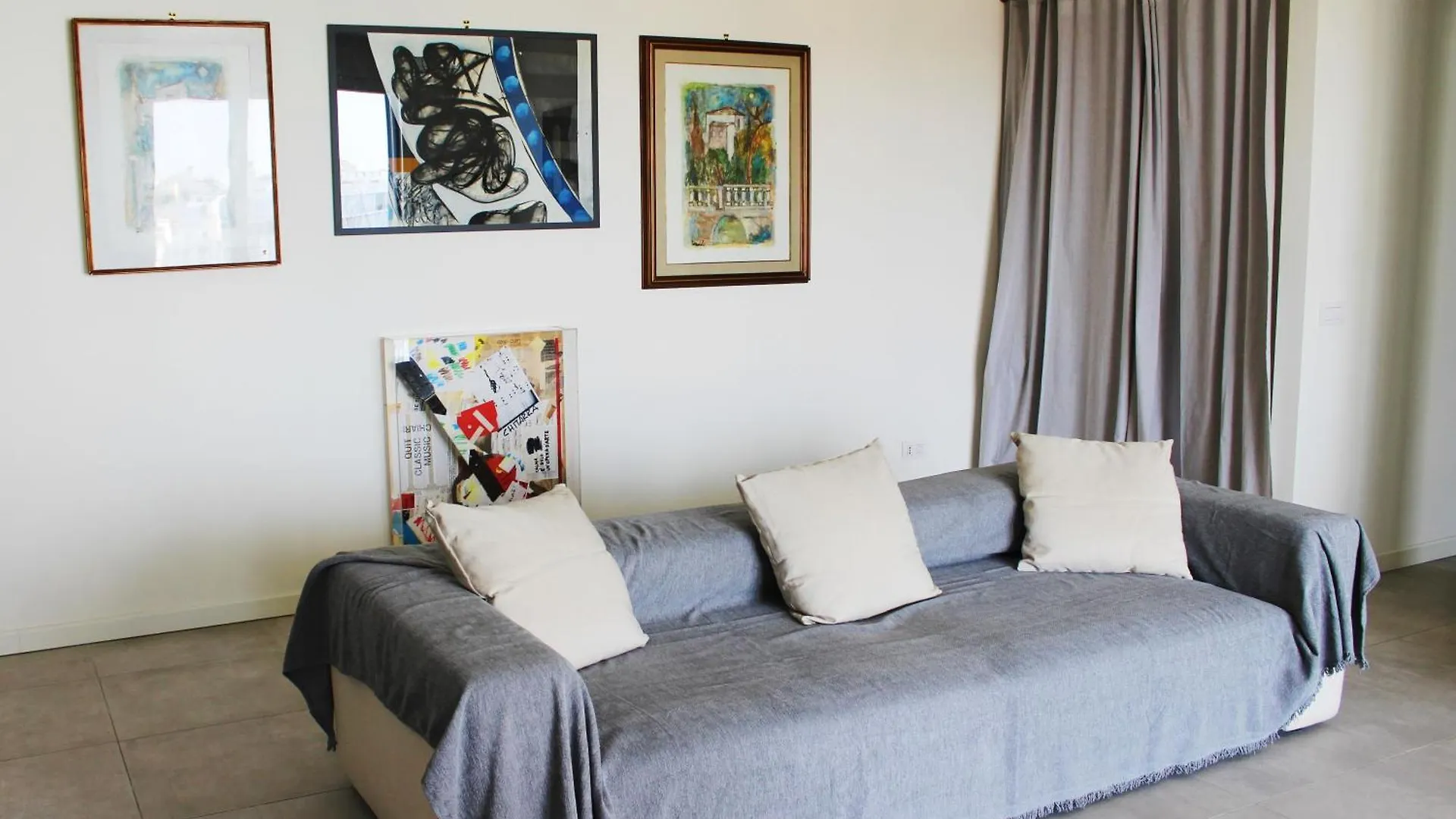 Hbhall Skyline Apartment Milan Italy