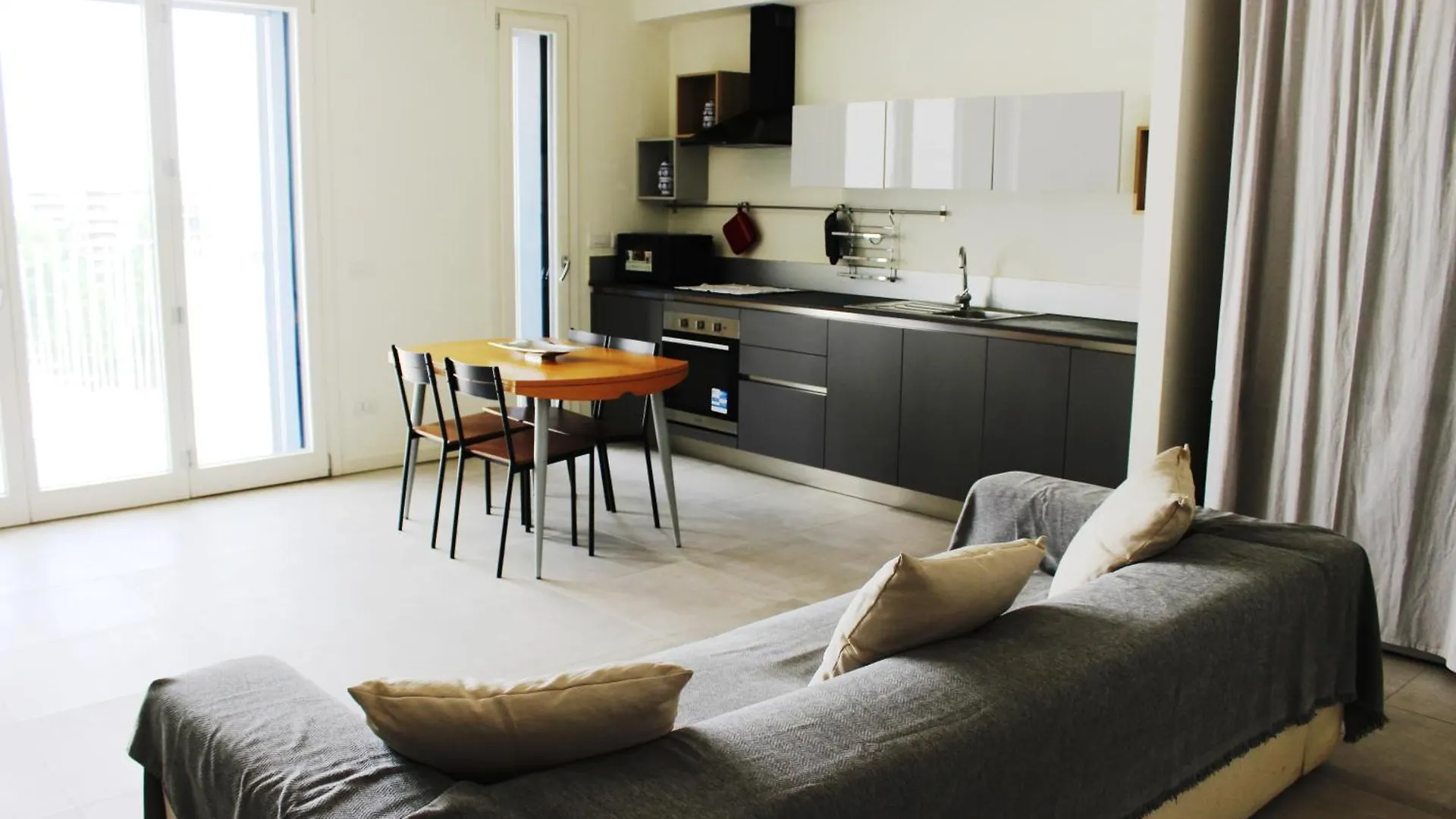 Hbhall Skyline Apartment Milan