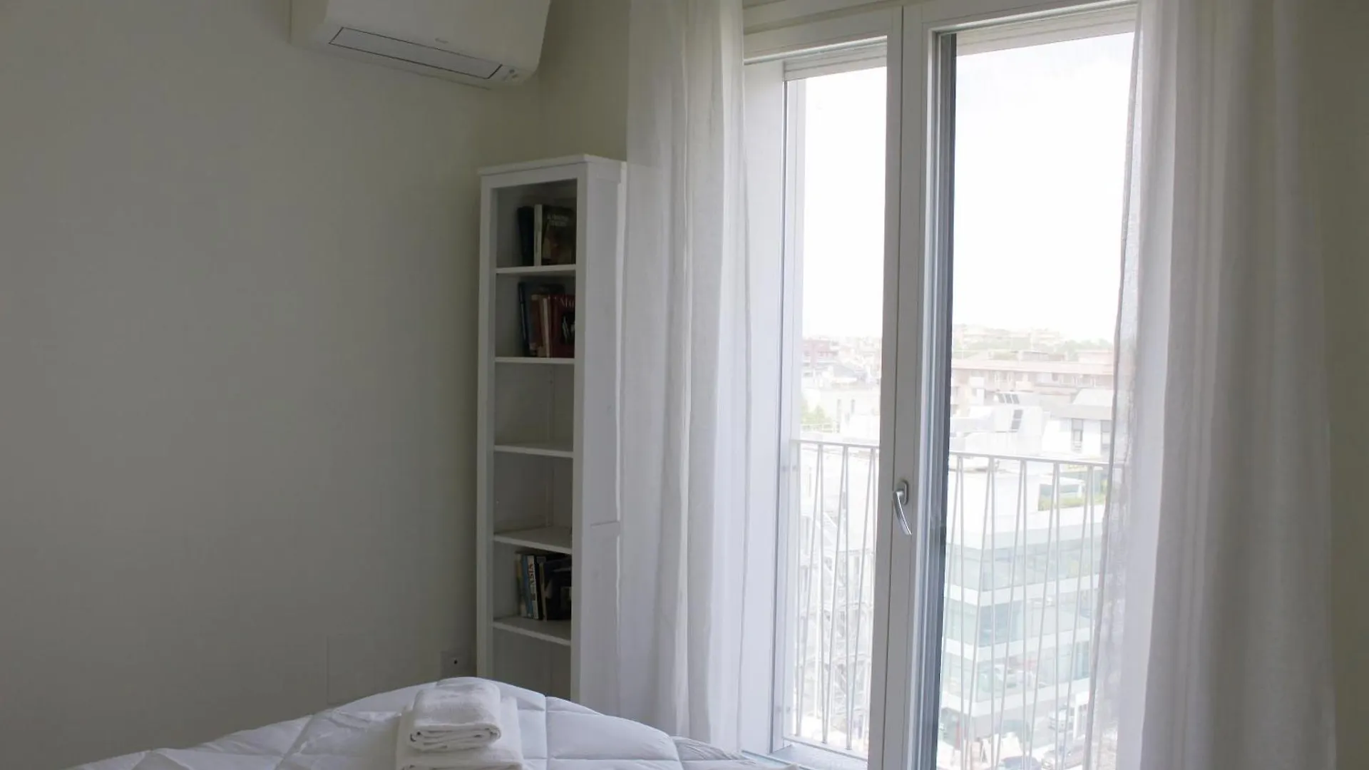 Hbhall Skyline Apartment Milan