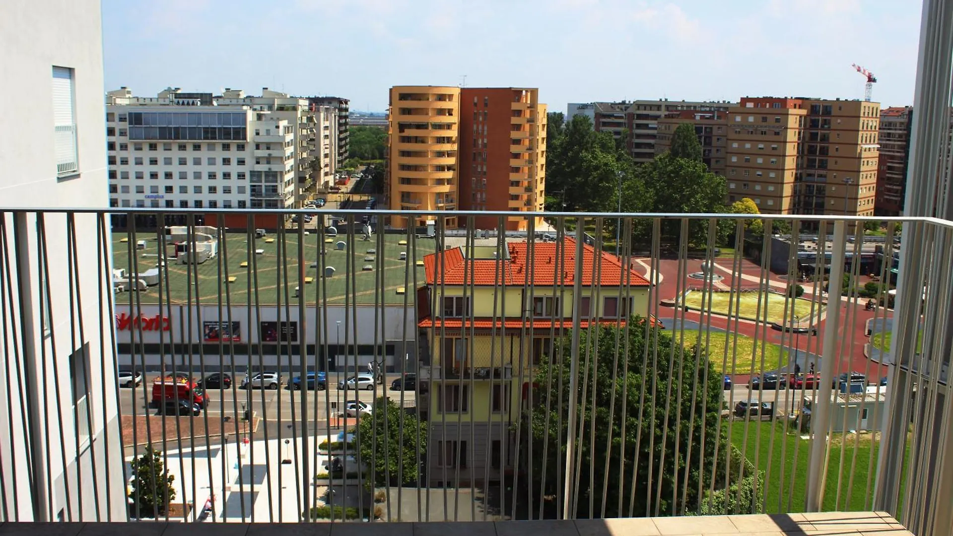 Hbhall Skyline Apartment location